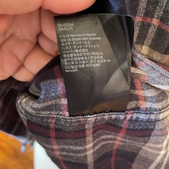 H&M | red gray multicolor plaid button up shirt S - Picture 6 of 7